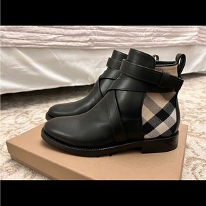 SOLD**Burberry Pryle Boot